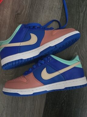 Nike Dunk Low SE (GS) BRAND NEW DZ2873 400 Size 5.5/7 Women